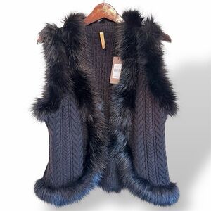 NWT Shyanne faux fur trim cableknit vest, black, size L